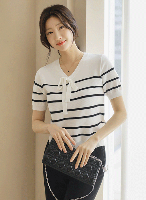 비엘라 리본 타이 넥 스트라이프 쟈가드 배색 니트