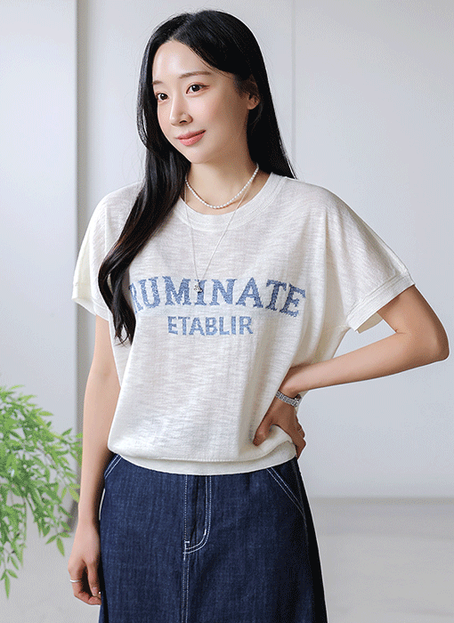 [Theonme] 루미 펄 레터링 레이온 슬라브 캡소매 니트 나시