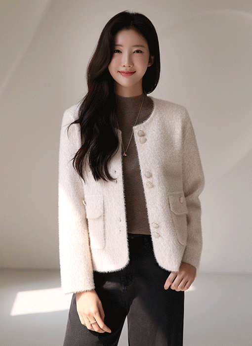 로어블 포근 날개사 퍼 더블 골드버튼 가디건 자켓