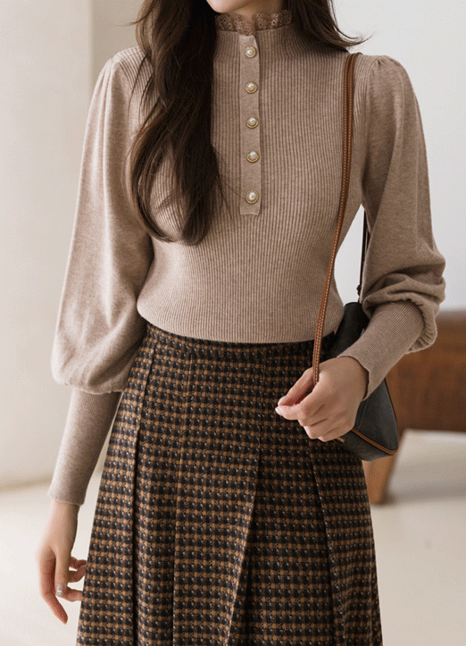 珍珠扣蕾丝荷叶边泡泡袖针织衫