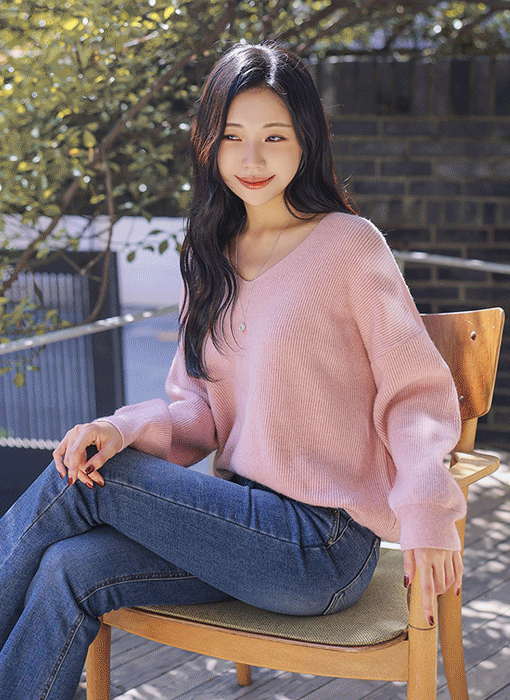 [Theonme] 여리여리 폭닥 루즈핏 브이넥 골지 울 니트