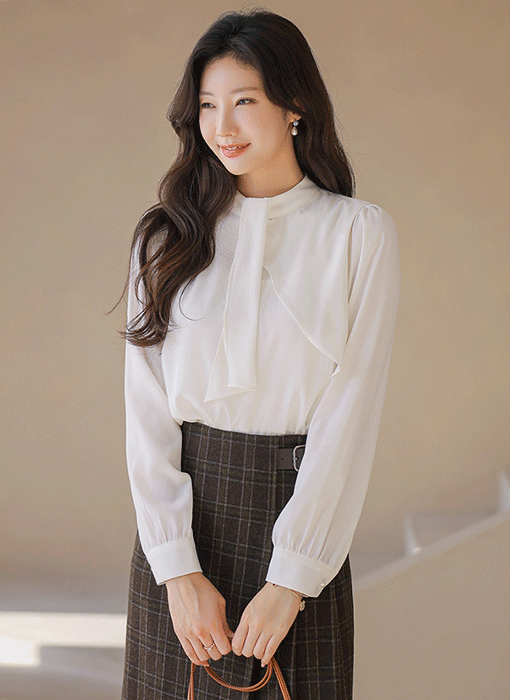 리나벨 드롭 리본 러플 반하이넥 블라우스