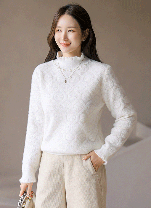 로지즈 쟈가드 진주 포인트 포근 날개사 반하이넥 니트