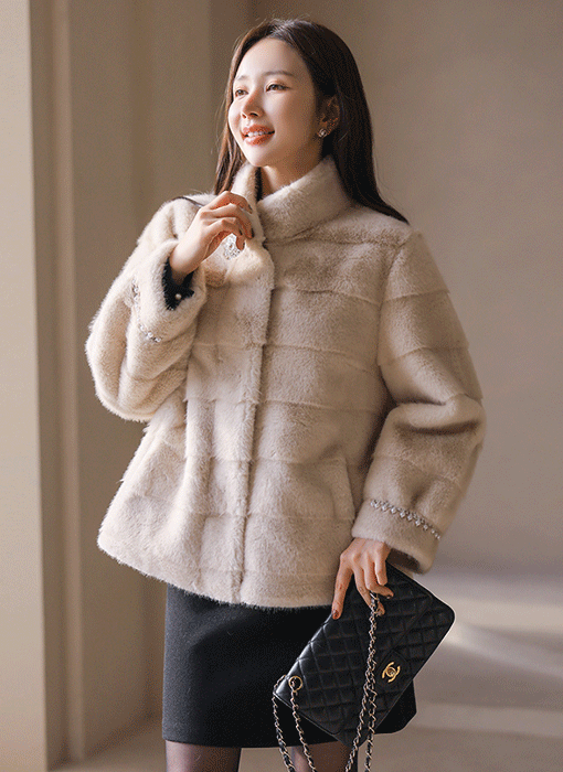 글로지 쥬얼 포인트 소매 진주 디테일 캉캉 퍼 자켓