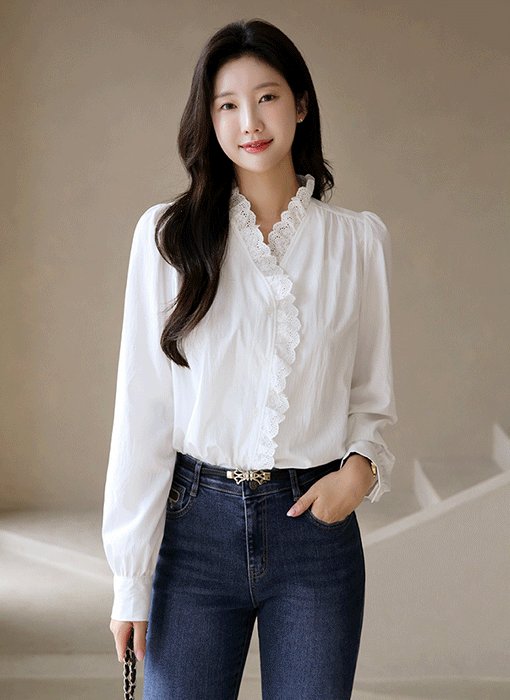 포엔티 러플 레이스 셔링 퍼프소매 블라우스