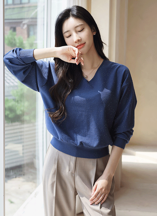 [Theonme] 타이니 스팽글 루즈핏 비스코스 브이넥 니트