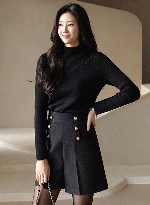 오벨라 삼각 레이스 배색 비즈 포인트 속 기모 반 하이넥 니트