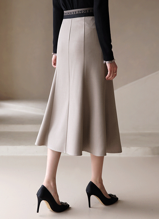 [LouisAngel] 골드 스트랩 레터링 뒷밴딩 슬릿 머메이드 플레어 스커트