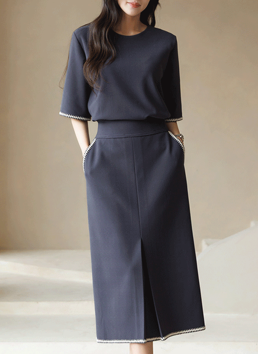 [Theonme] 올리븐 지그재그 자수 포인트 밑단 트임 스판 티셔츠