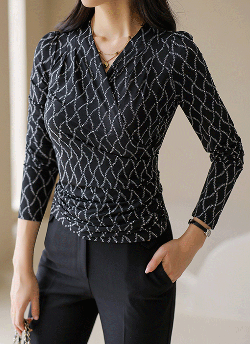 [LouisAngel] 엘로지 다이아 바인 패턴 볼륨 랩 셔링 블라우스 티