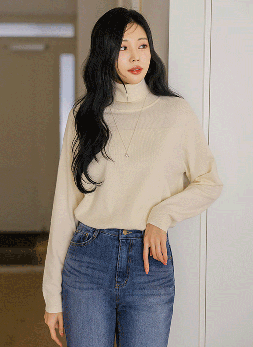 [Theonme] 세이즌 비스코스 골지 쉐입 루즈핏 폴라 니트