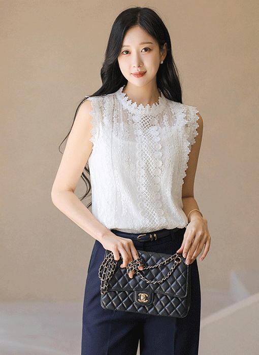 모티브 플라워 레이스 레이어드 민소매 나시 블라우스