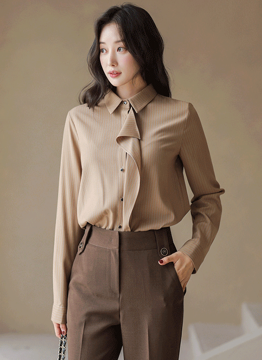 [LouisAngel] 레이라 플로우 러플 라인 스트라이프 카라 블라우스